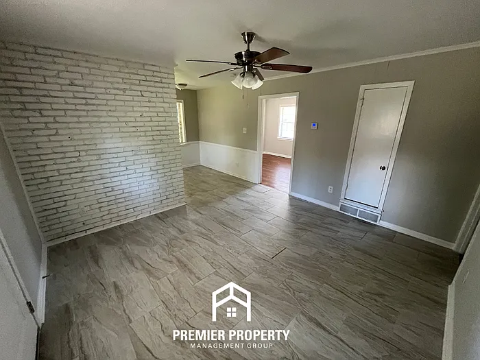 1352 Winfield Ave — Photo 6
