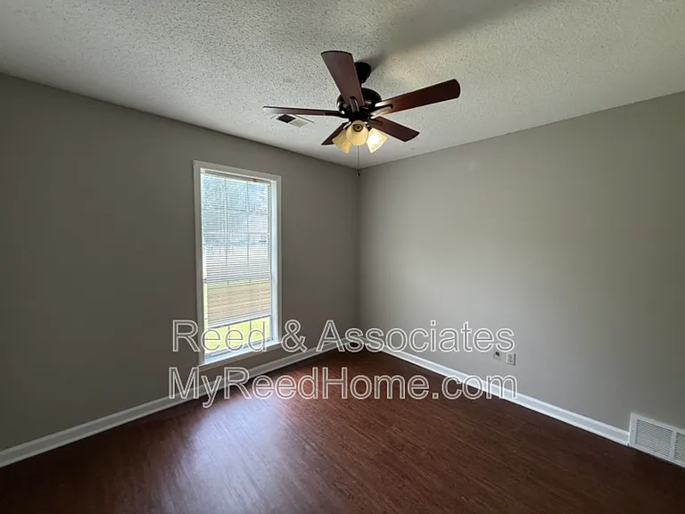 6913 Hillindale Dr — Photo 7