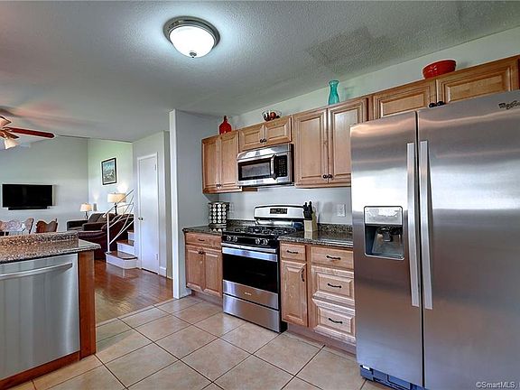 3rd image of 48 Cardinal Dr