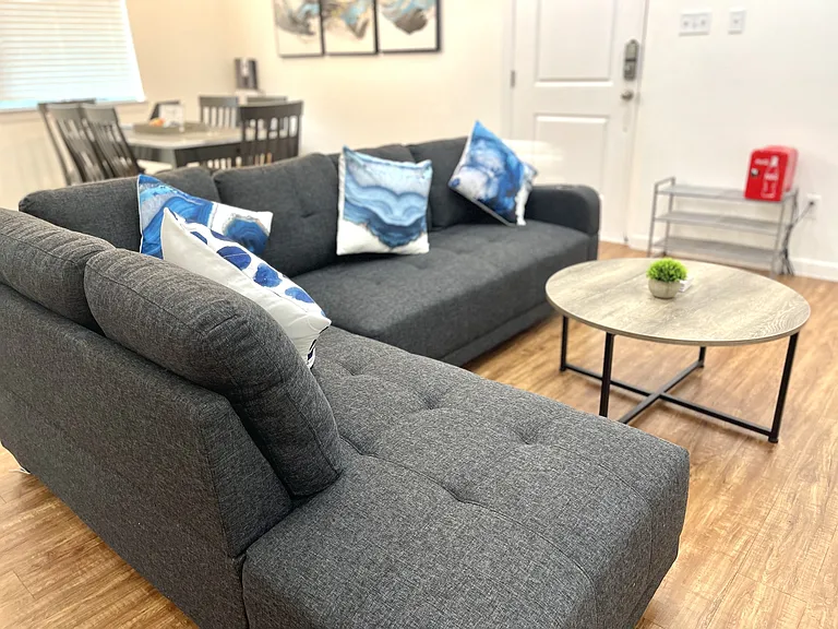 1515 W Houston Ave — Photo 7