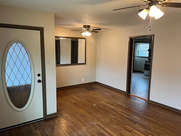 812 Nash St — Photo 5