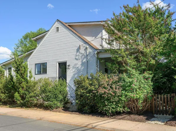 2720 Jefferson Park Ave, Charlottesville, VA 22903