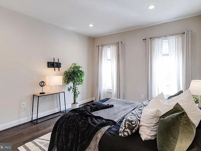 442 N Linwood Ave — Photo 15