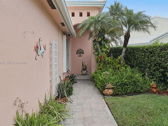 5th image of 15201 Wilshire Cir S