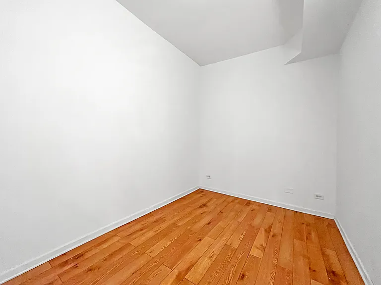 311 W Chicago Ave #2 — Photo 15