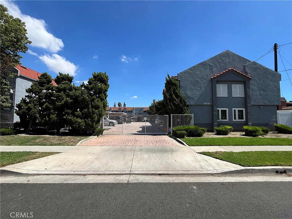 2 bed, 900 sqft, $2,595 — Photo 1