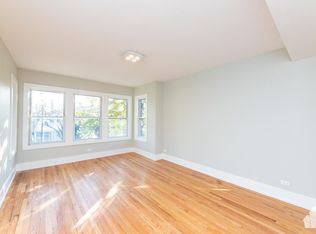 1122 W Addison St #1F, Chicago, IL 60613