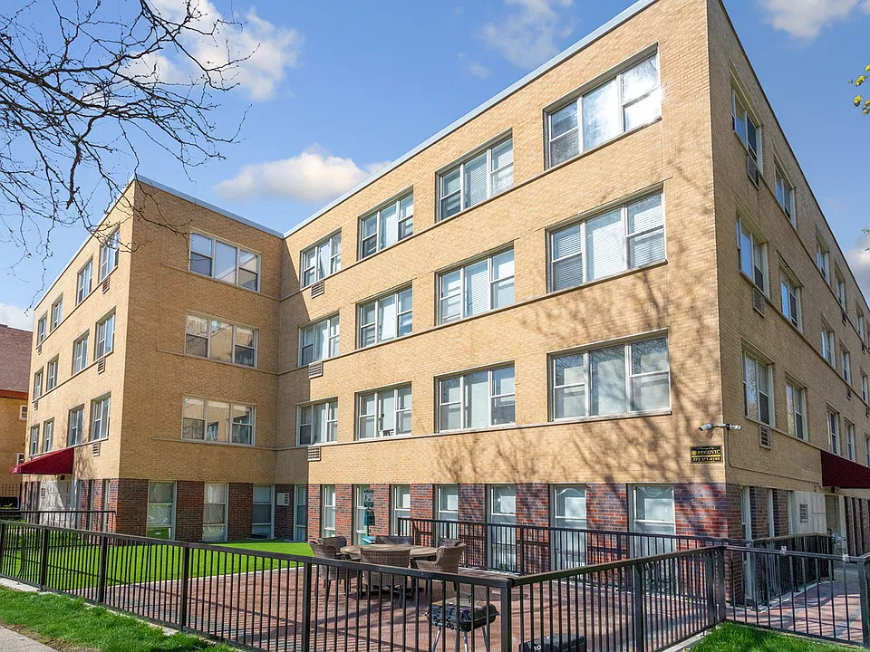 1303 W Estes Ave #4W