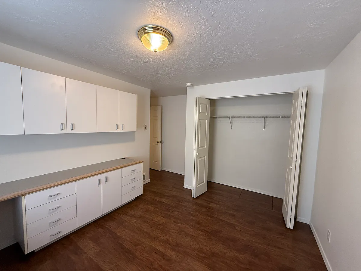 Building Photo - 521 SW Forest Grove Dr