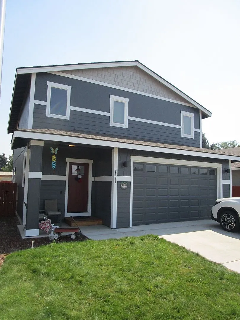 End of Road Privacy in 2 Story Home North of Prineville, Lawn Maintenance Provided! - Available E... — Photo 1