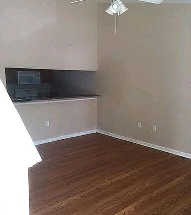 3rd image of 27 Guinevere Ln
