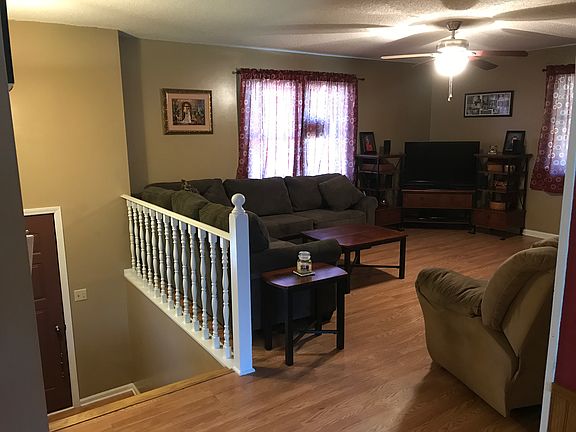 4th image of 3027 S Lyons Ave