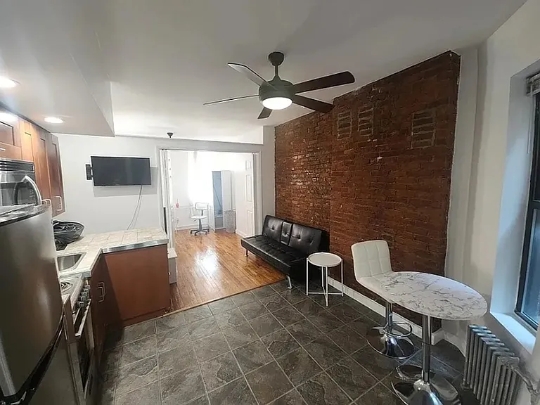 529 W 48th St #14 — Photo 1