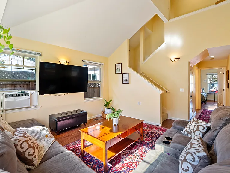 1310 Peach St — Photo 5
