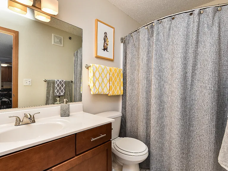 Minnetonka Hills Apartments — Photo 11