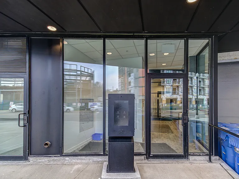 388 King St E #410 — Photo 32