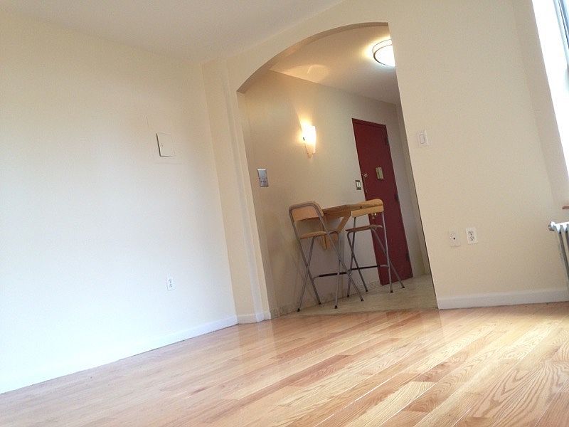 2nd image of 666 39th St #Pi