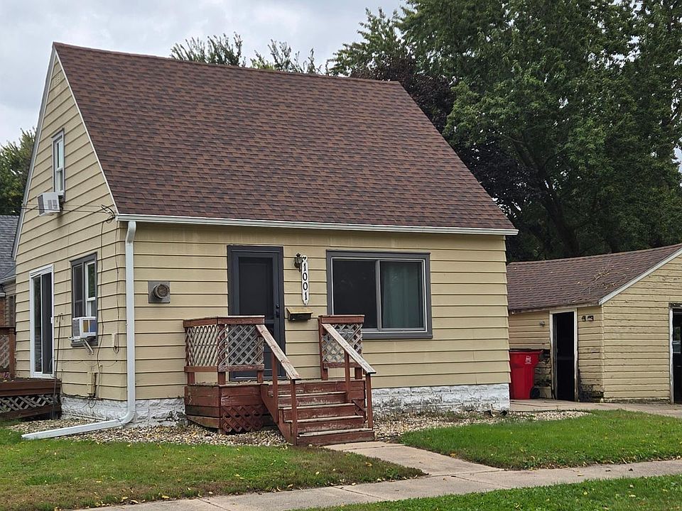 1st image of 1001 8th St SE