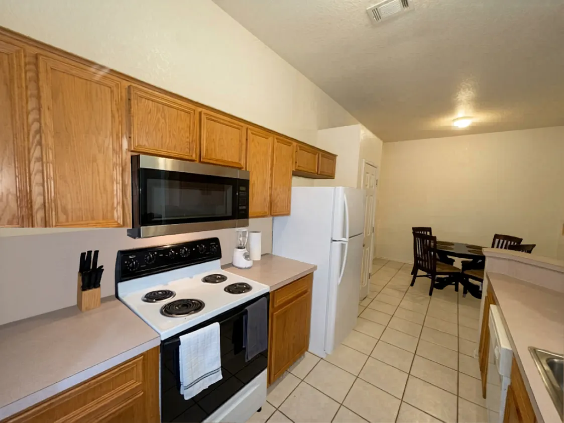 3 bed, 1200 sqft, $1,499 — Photo 3