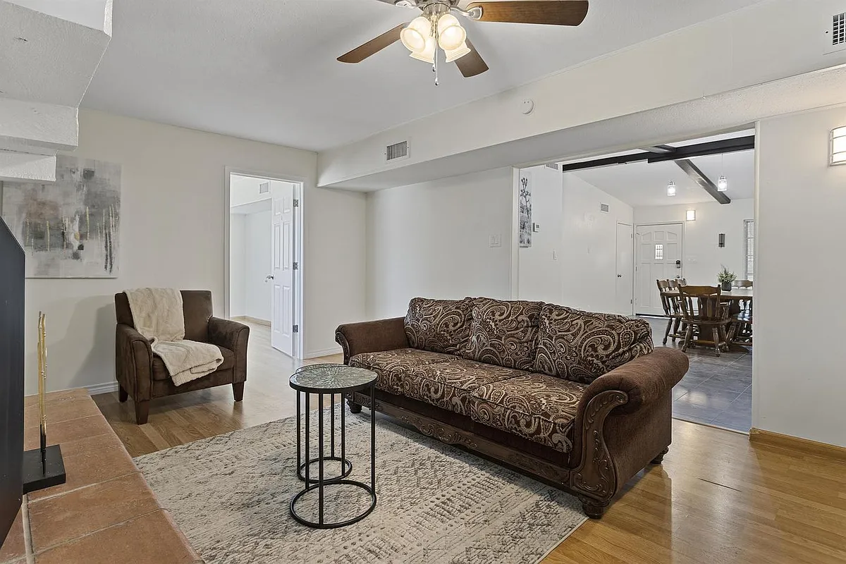 Photo 2 of 22 - 8407 Deer Hvn - San Antonio, TX Building Photo - 8407 Deer Hvn