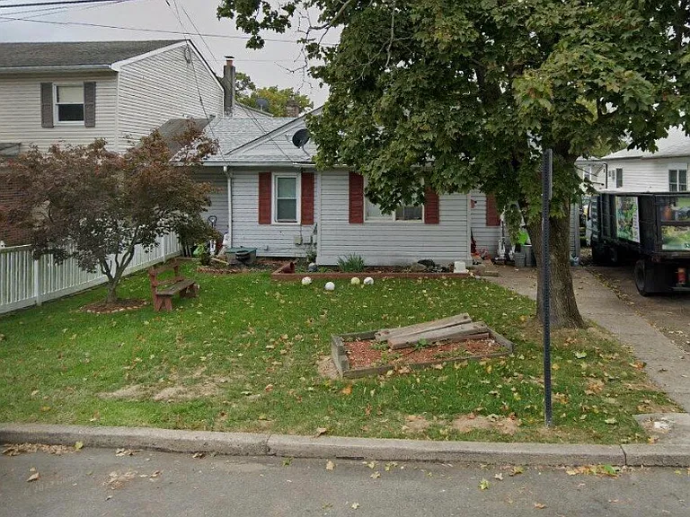 320 Railroad Ave #1 — Photo 1