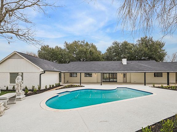 5th image of 6911 Oak Ln