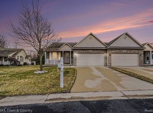 6462 Royal Club Dr, Flushing, MI 48433