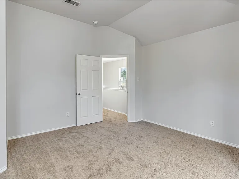 706 Woodport Ln — Photo 13