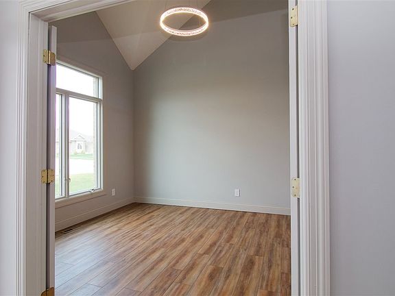 3rd image of 1832 W 50th St