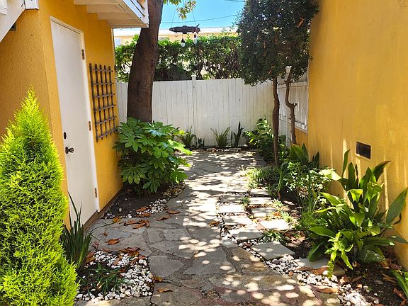 4th image of 3120 Colorado Ave #D