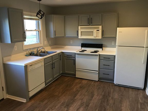 Kitchen
*Picture shown is not unit available, but is very similar in regards to finishes.