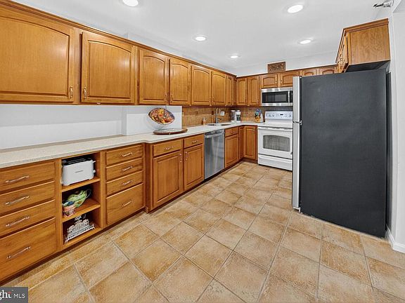 4th image of 7401 Westlake Ter APT 1408