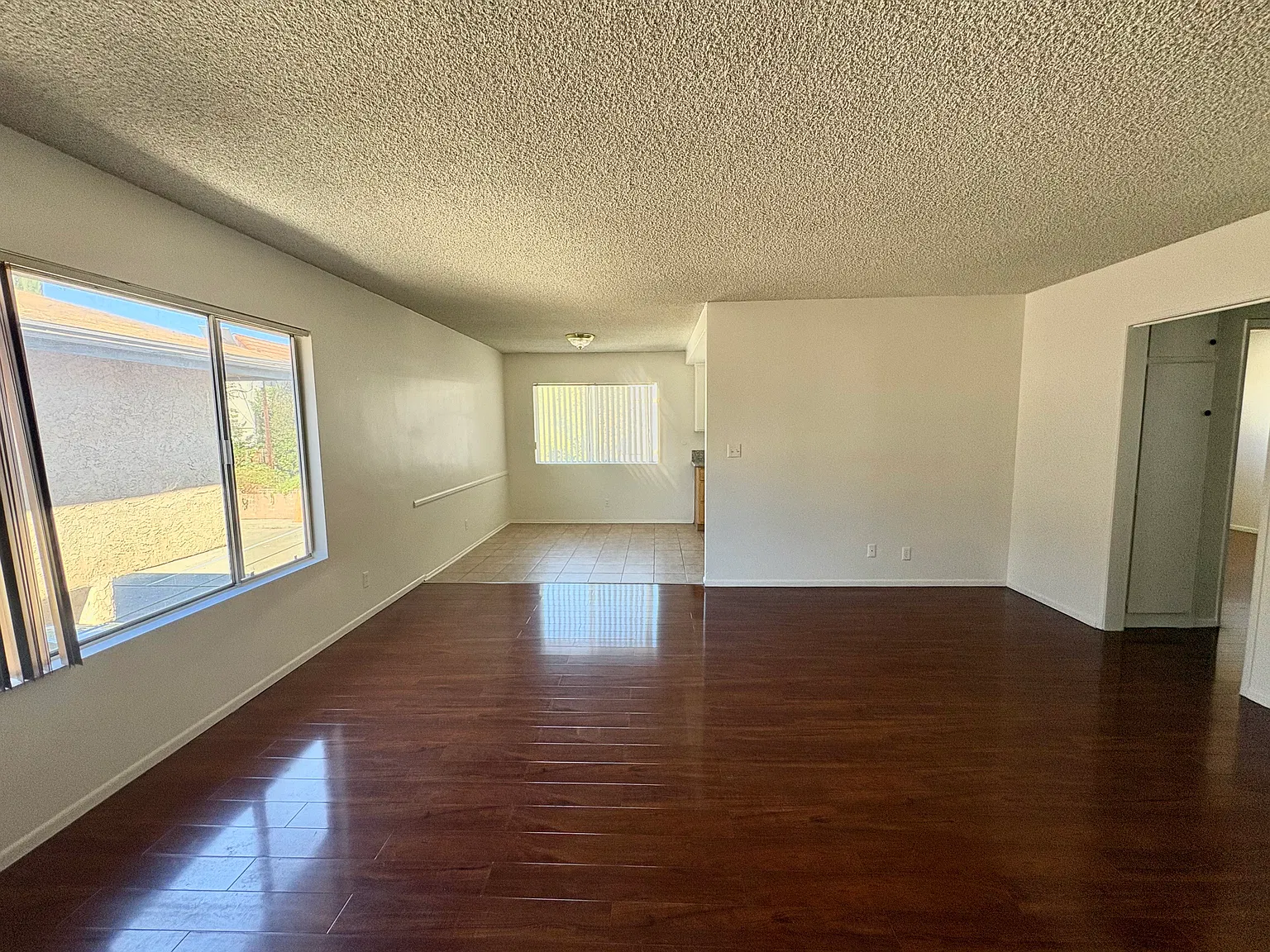 2 bed, 1000 sqft, $2,400 — Photo 4