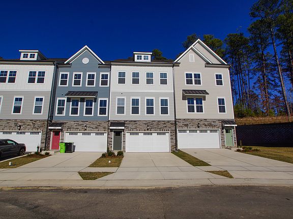3rd image of 2024 Eva Pearl Dr #1