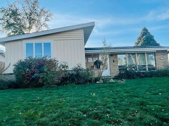 2nd image of 718 S Ahrens Ave