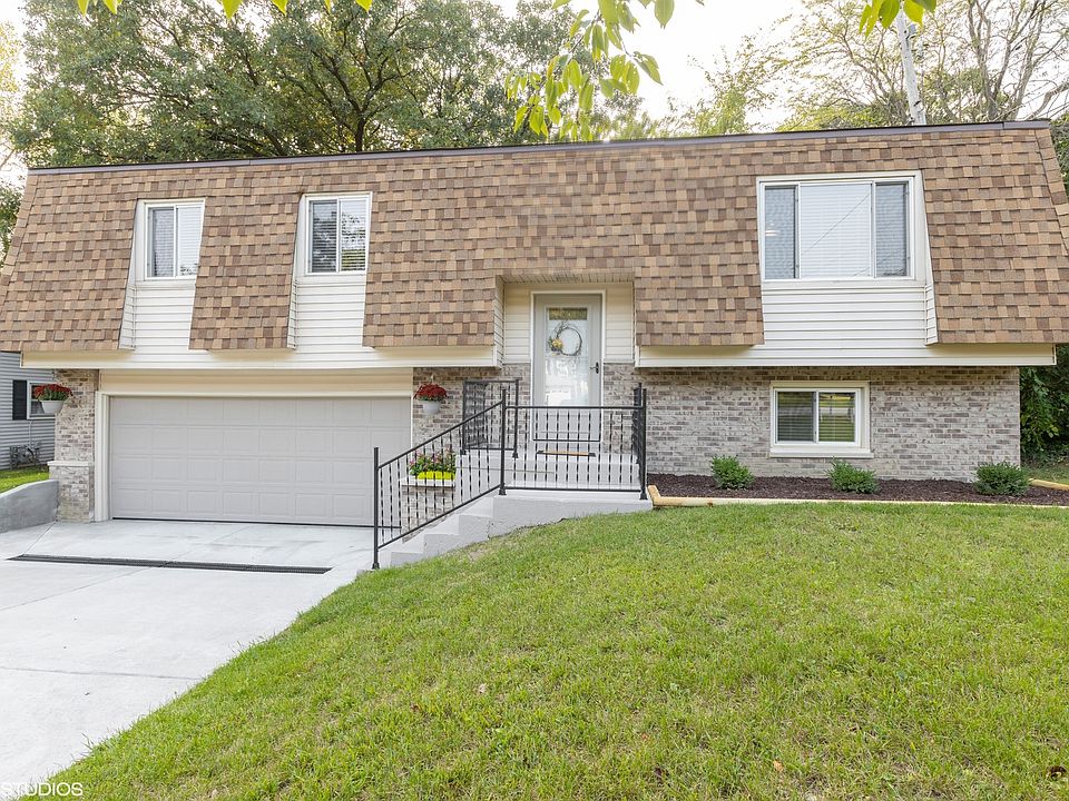 1st image of 407 N Brookshore Dr