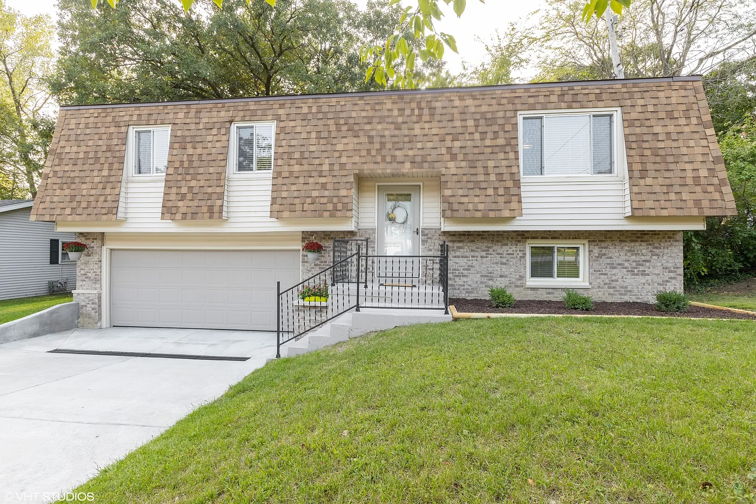 407 N Brookshore Dr photo 1