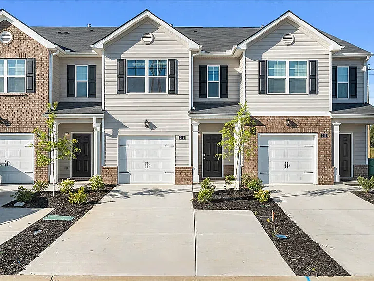 3 bed, 1435 sqft, $1,675 — Photo 1