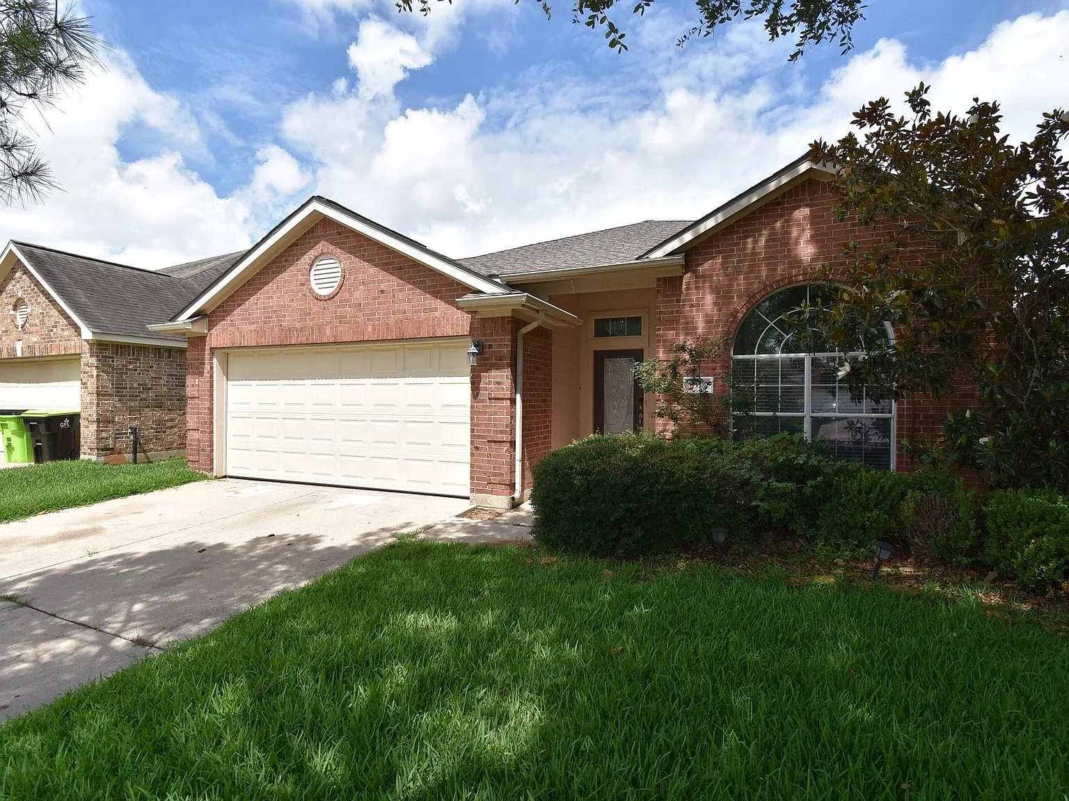 3 bed, 2.0 bath, 1934 sqft, $2,100 — Photo 3