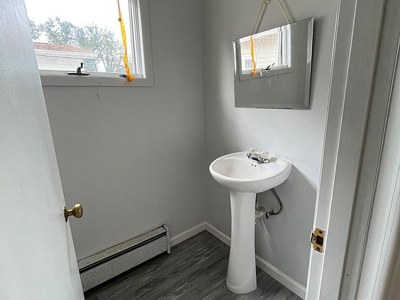 4th image of 41 Humber Ave