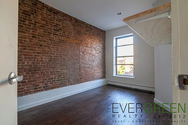 Rented by Evergreen Apartments BK | media 8