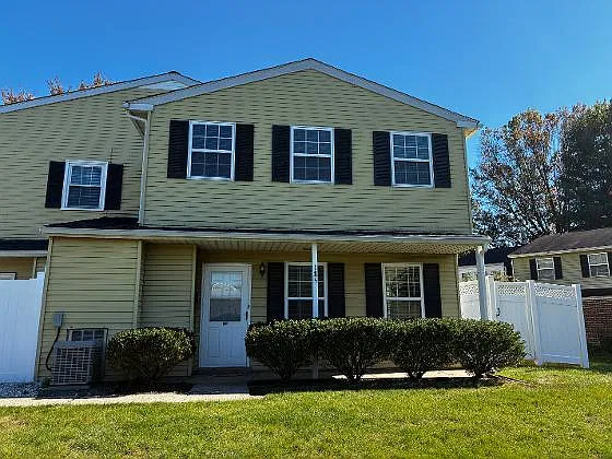 3 bed, 1320 sqft, $2,250 — Photo 1
