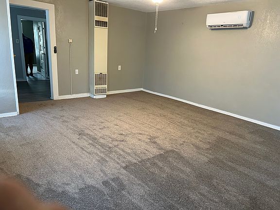 3rd image of 700 Dyer St