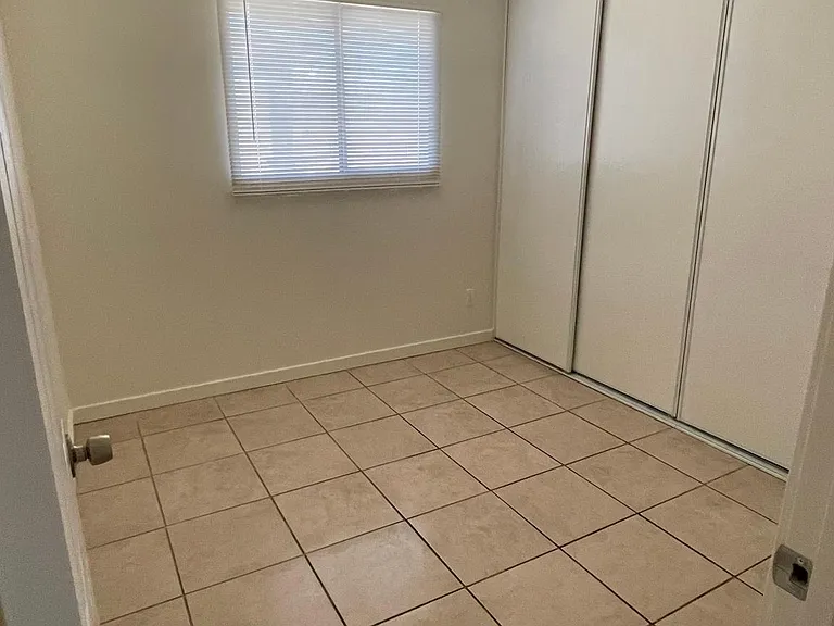 5418 W Windsor Ave — Photo 3