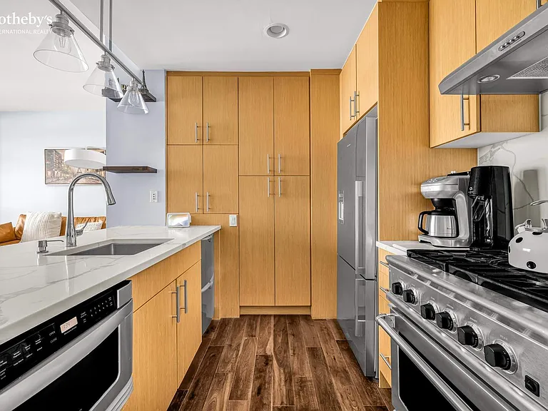 5-49 Borden Ave #F7 — Photo 4