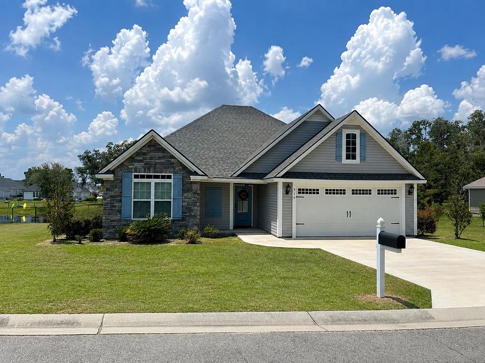 1st image of 919 Heron Ln