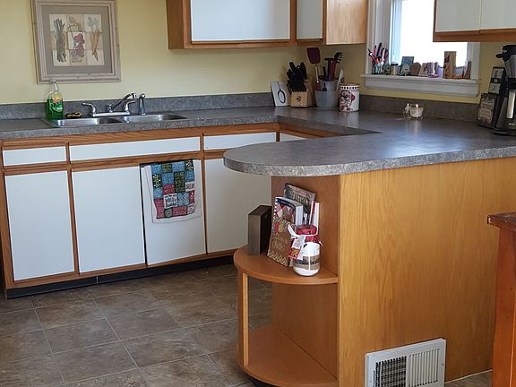 3rd image of 41 Blackhawk Hills Dr