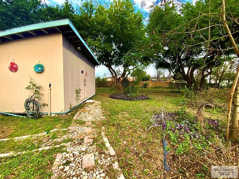205 Ebony Ave #GUEST COTTAGE — Photo 22