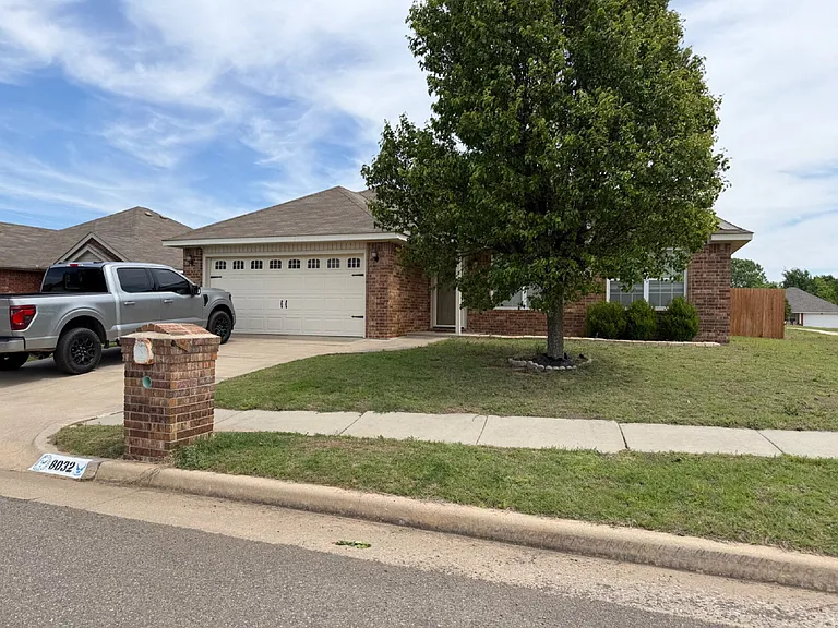 8032 Erryn Ln — Photo 13