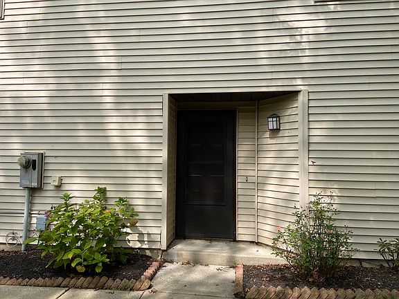 3rd image of 15 Cohanzick Ct